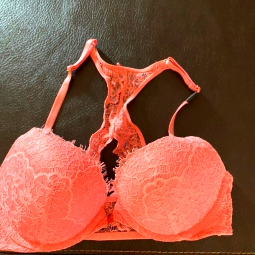 NWT 34C Victoria secret bra